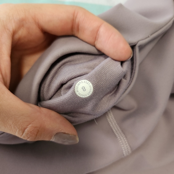 Lululemon instill legging 25", size 8 - Picture 5 of 5